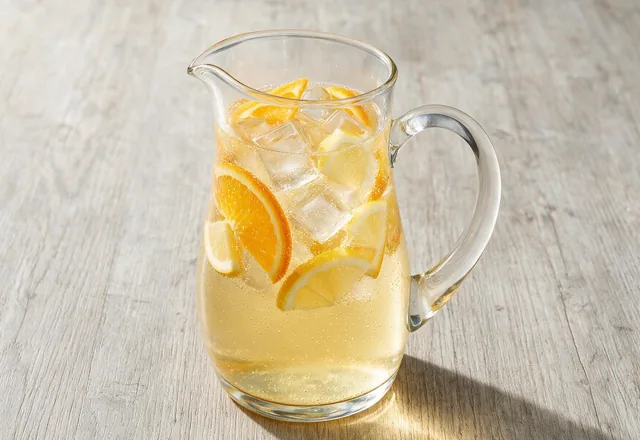 Sangría de cava (1 l), Imagen orientativa · IA