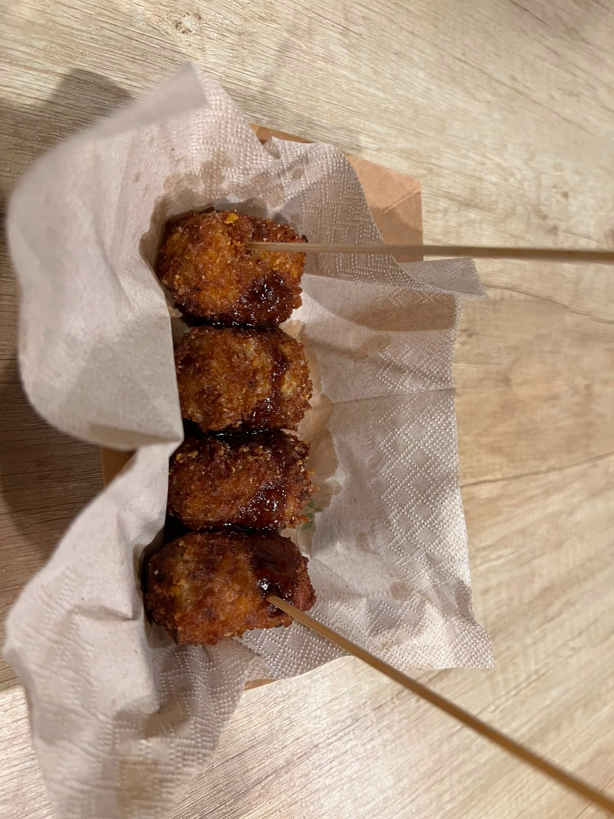 Croquetas pulled pork con salsa BBQ (4 uds.), Tiki Burger Blanes